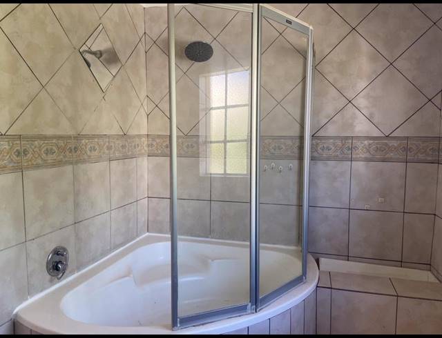 3 BEDROOM TOWNHOUSE FOR SALE IN HELDERKRUIN